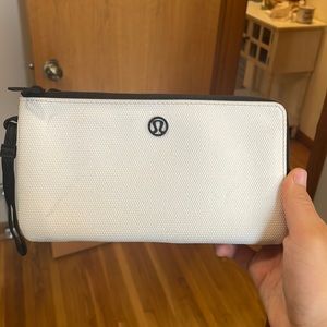 Lululemon double up pouch in white and black